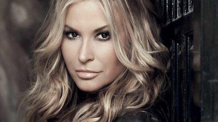 Anastacia : Ποζάρει γυμνή και δείχνει τα σημάδια της μαστεκτομής