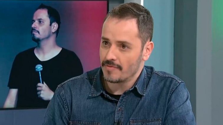 Αλέξανδρος Τσουβέλας | Χαμός για δύο παραστάσεις τους στο Φάληρο