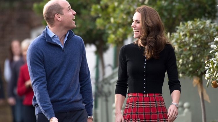 Kate Middleton: Απογείωσε το christmas look με midi καρό φούστα
