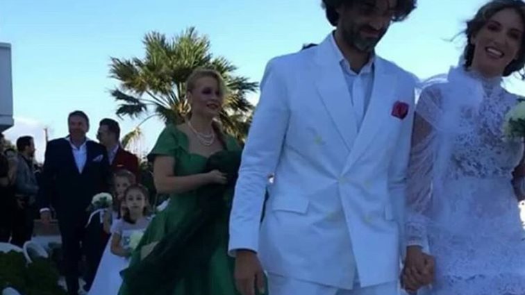 Νίκη Παλληκαράκη: Η εμφάνιση στον γάμο της Αθηνάς Οικονομάκου που απογοήτευσε τη fashion editor