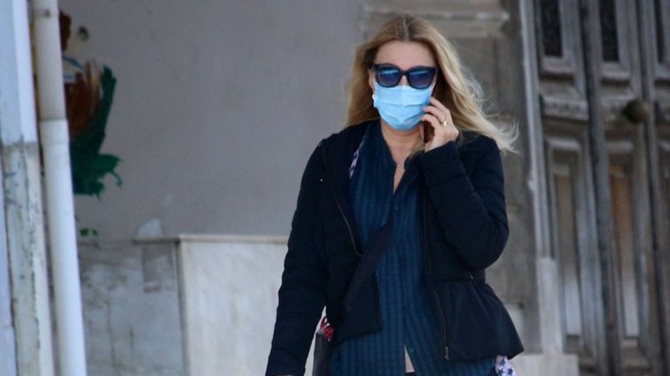 Η Σμαράγδα Καρύδη βόλτα με τον... &quot;Γιάννη&quot;!