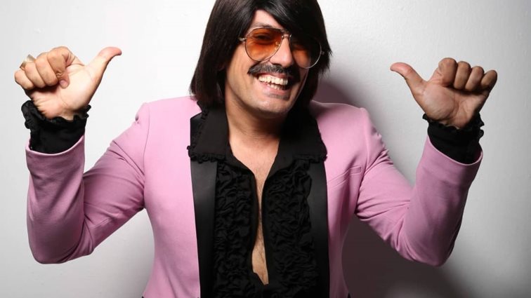 Ο Τόνι Σφήνος &quot;κατακρίνει&quot; τον Θάνο Κιούση ως παρουσιαστή του 5Χ5: &quot;Έχω κόντρα μαζί του, δεν τον συμπαθώ&quot;