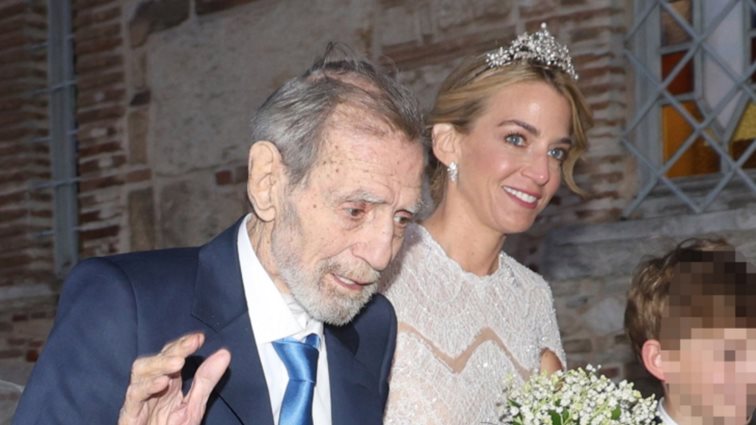 Χρυσή Βαρδινογιάννη | Το νυφικό που φόρεσε στον γάμο της - Τα κεντήματα, η δαντέλα και η εντυπωσιακή τιάρα