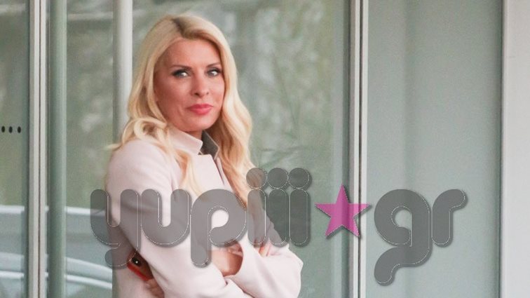 Ελένη Μενεγάκη: Χαλαρές στιγμές στην Κηφισιά! Όλες οι φωτογραφίες