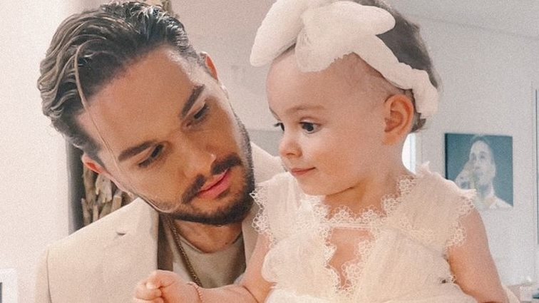 Χρήστος Μάστορας | Η βαφτιστήρα του, Σοφία Πετρούνια είχε γενέθλια - Η τρυφερή φωτογραφία και η παραμυθένια διακόσμηση του party