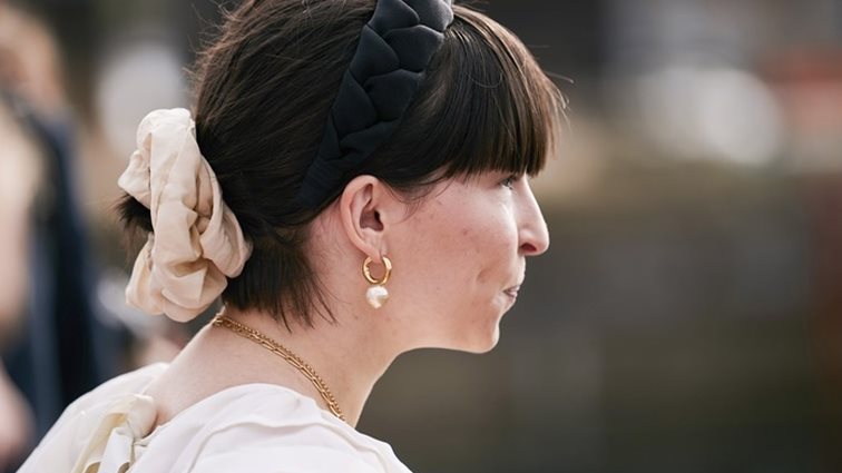 Style Tips: Αυτή είναι η τάση στα σκουλαρίκια που επιστρέφει από το φθινόπωρο