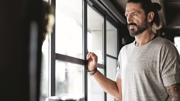 Δημήτρης Μακρυνιώτης: H συνεργασία με τη Ντορέττα Παπαδημητρίου που μετάνιωσε &amp; η αναφορά στο πρόσφατο διαζύγιό του