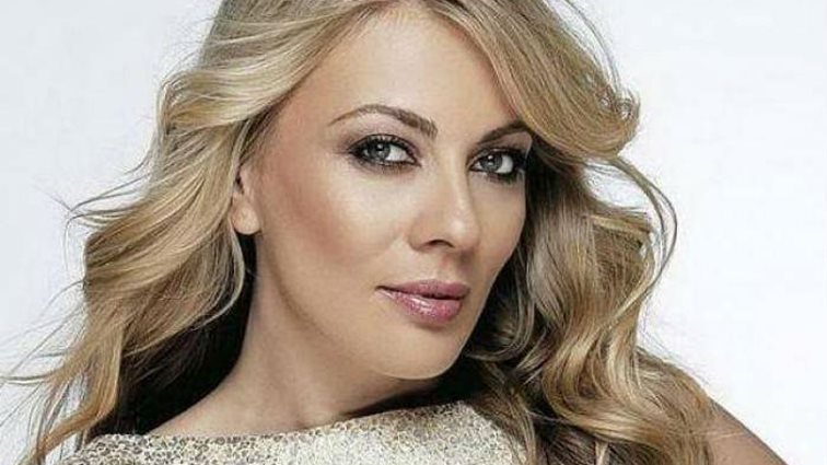 Σμαράγδα Καρύδη: Το ποσό που έλαβε για να παρουσιάσει το ρεβεγιόν του Δήμου Αθηναίων: Πώς αντέδρασε on camera όταν ρωτήθηκε για την παρουσία της στη γιορτή;