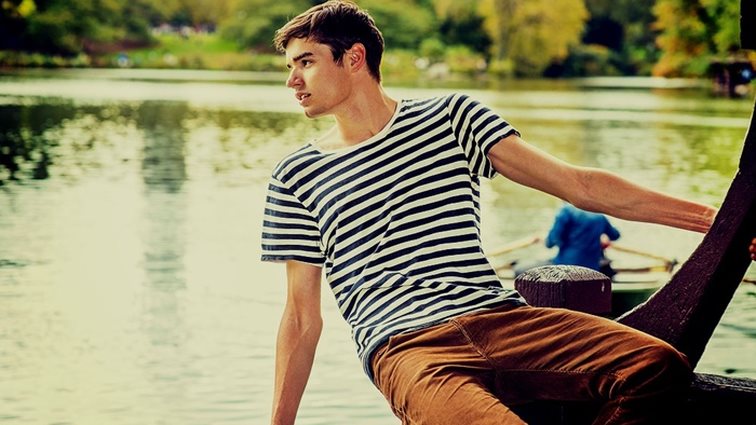 Τα μόνα t-shirts που θα φορέσεις φέτος το καλοκαίρι
: Τα δέκα κοντομάνικα που δεν φεύγουν ποτέ από το προσκήνιο της αντρικής μόδας.
