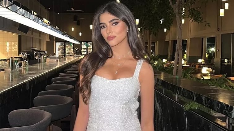 Η Λυδία Ευαγγελάτου σου δίνει την καλύτερη ιδέα αν δεν θες να φορέσεις little black dress σε βραδινή έξοδο