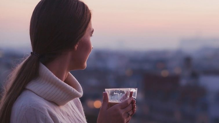 5 τρόποι που μια Γαλλίδα δείχνει πως αγαπά τον εαυτό της
: Self-care; Δεν εννοούμε ακριβώς αυτό...
