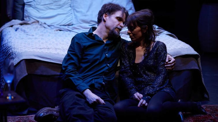 Πρεμιέρα στο Στούντιο Μαυρομιχάλη για το L’ aide memoire σε σκηνοθεσία Κώστα Βασαρδάνη