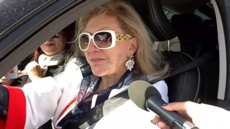 Λίτσα Πατέρα: &quot;Θα είμαι στην εκπομπή της Μπέττυς Μαγγίρα&quot;