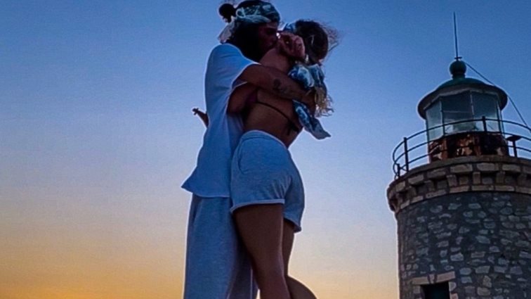 Άγγελος Λάτσιος και Γαία Μερκούρη σε τρυφερά φιλιά | Δείτε τις φωτογραφίες