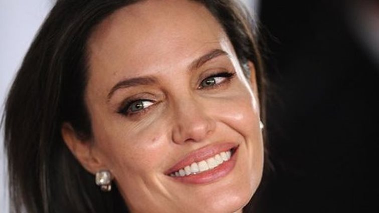 Angelina Jolie
: Αυτό είναι το νέο της σπίτι (βίντεο)