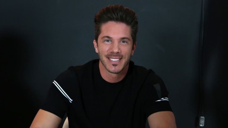 Πώς κόλλησε κορονοϊό ο Νίκος Οικονομόπουλος - Οι διακοπές στη Μύκονο και η νοσηλεία με αναπνευστικά προβλήματα