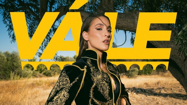 Η Evangelia τραγουδά το viral hit &quot;Vále&quot; και μας ξεσηκώνει