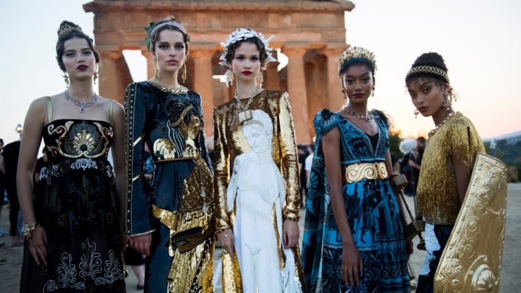 Dolce &amp; Gabbana : Παρουσίασαν μια συλλογή ωδή στην Αρχαία Ελλάδα

