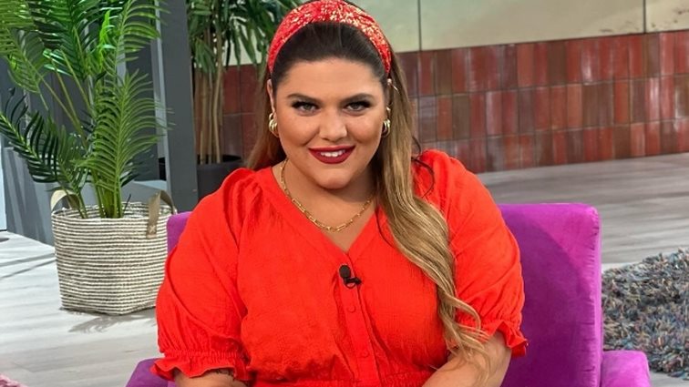 Τα φώτα έσβησαν, τα έπιπλα καλύφθηκαν - Η Δανάη Μπάρκα στο υπό διάλυση πλατό της εκπομπής της