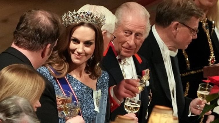 Βασιλιάς Κάρολος - Κέιτ Μίντλετον: Η ιδιαίτερη στιγμή σε επίσημο δείπνο, που προκάλεσε σχόλια