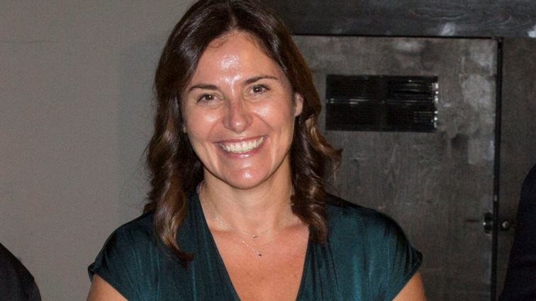 Mπέτυ Μπαζιάνα: Το υπέροχο σμαραγδί φόρεμα σε βραδινή έξοδο με τον Αλέξη Τσίπρα