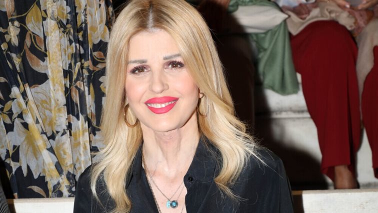 Η Έλενα Ράπτη σε σπάνια δημόσια εμφάνιση με τον σύζυγό της Γιάννη Μπρατάκο