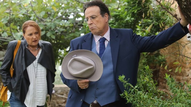 Καφέ της Χαράς: Ποιος ηθοποιός της σειράς βιοπορίζεται βάζοντας αλουμίνια;