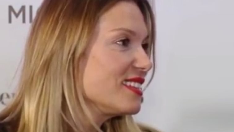 Βίκυ Καγιά: Η βάφτιση της κόρης της &amp; η απάντηση στα αρνητικά σχόλια