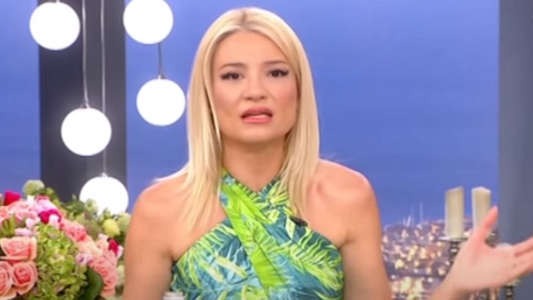 Η Φαίη Σκορδά &quot;σφάζει&quot; με το γάντι τον SNIK