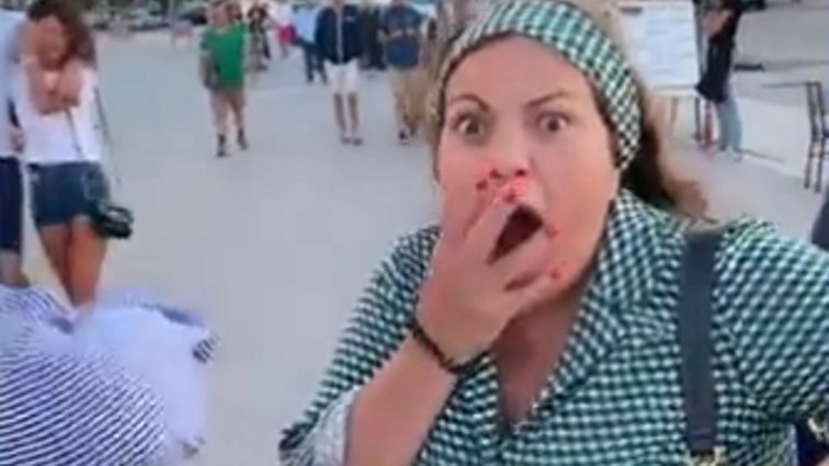 Video Of The Day : Η φάρσα της Δανάης Μπάρκα στη μητέρα της είναι ό,τι πιο αστείο είδες σήμερα!