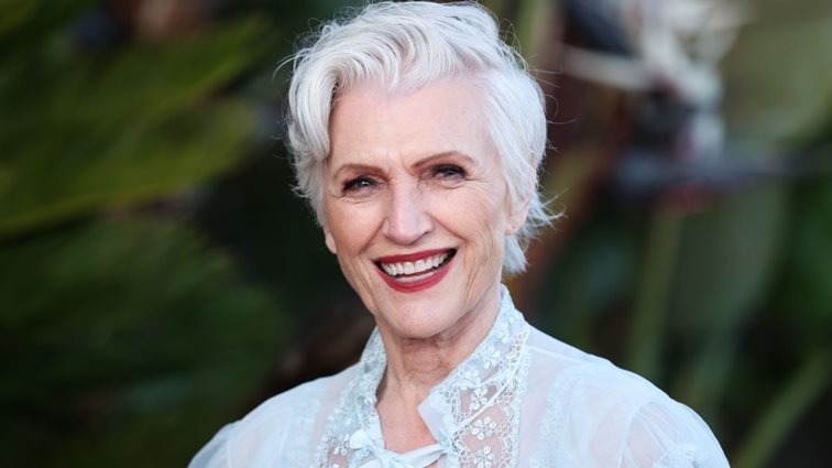 Maye Musk | Η μητέρα του Elon Musk έγινε στα 74 της εξώφυλλο στο Sports Illustrated