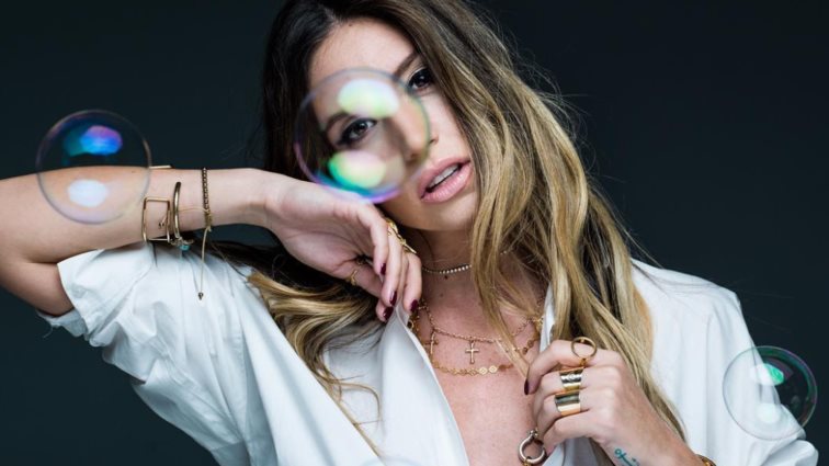 Αθηνά Οικονομάκου: Απόδραση στο Costa Navarino
