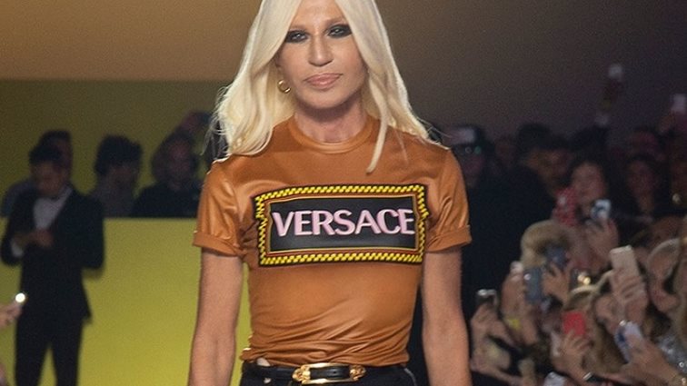 Donatella Versace : Έβαλε πωλητήριο στον οίκο Versace