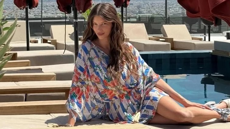 Η fashion συλλογή που λατρεύουν οι Ελληνίδες celebrities δημιουργεί το απόλυτο holiday spirit για το καλοκαίρι