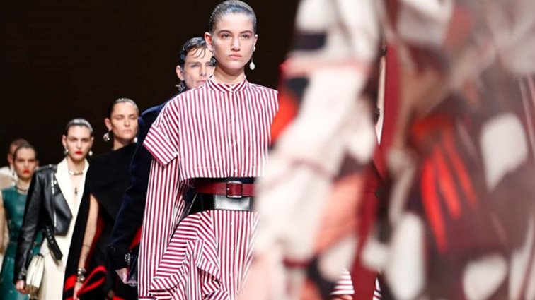 Alexander McQueen: Δείτε το δώρο που έκανε o οίκος στους καλεσμένους του show