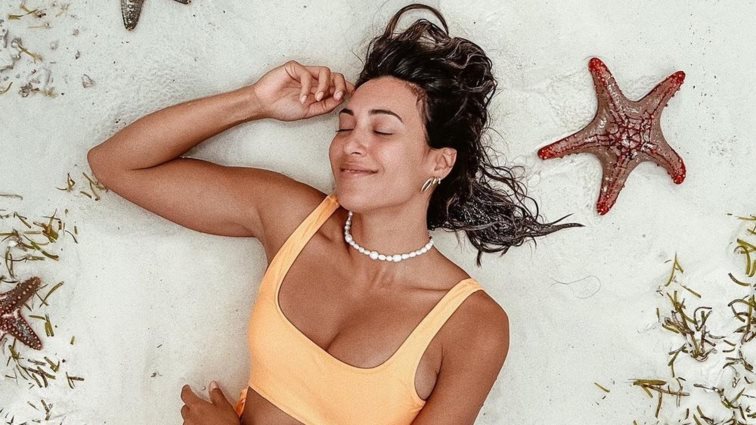 Το ενημερωμένο καλοκαιρινό look της Ευγενίας Σαμαρά είναι ότι πιο hot για την πόλη