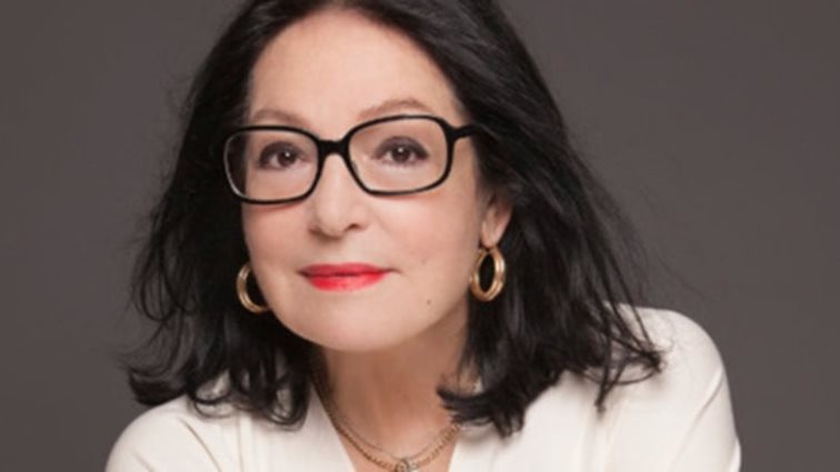 Η Νάνα Μούσχουρη έχει μια συνήθεια που τηρεί ευλαβικά κάθε φορά που επιστρέφει στην Αθήνα