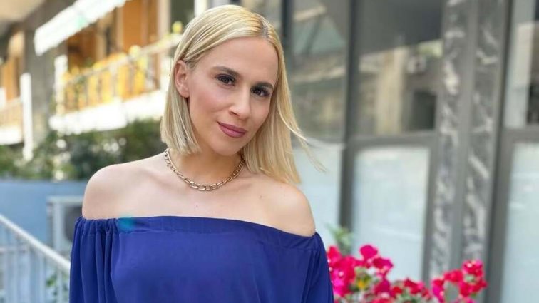 Η Νάντια Μπουλέ μετατρέπεται σε "γοργόνα" από την κόρη της - Το χαριτωμένο βίντεο