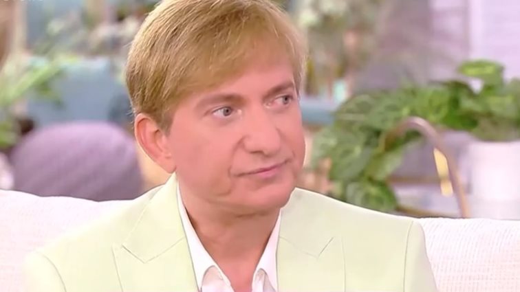 Μάκης Δελαπόρτας: &quot;Ήμασταν τα κλωσόπουλα και η Αλίκη η κλώσα που μας είχε κάτω από τις φτερούγες της&quot;