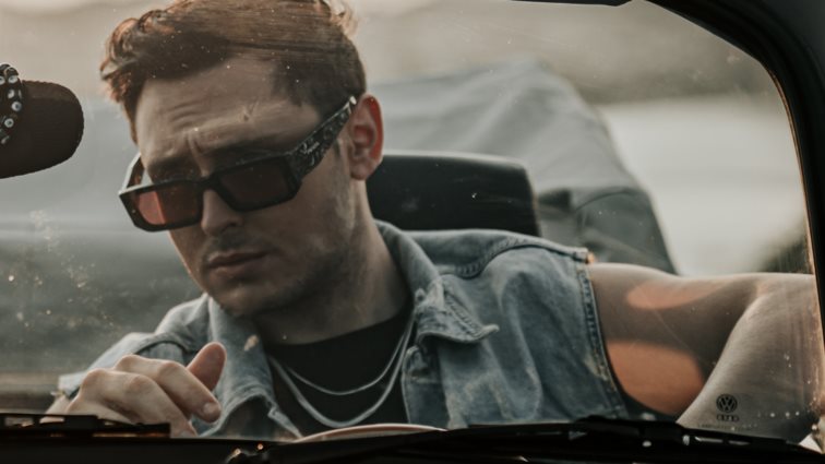 Ο Γιάννης Γρόσης επιστρέφει με νέο τραγούδι