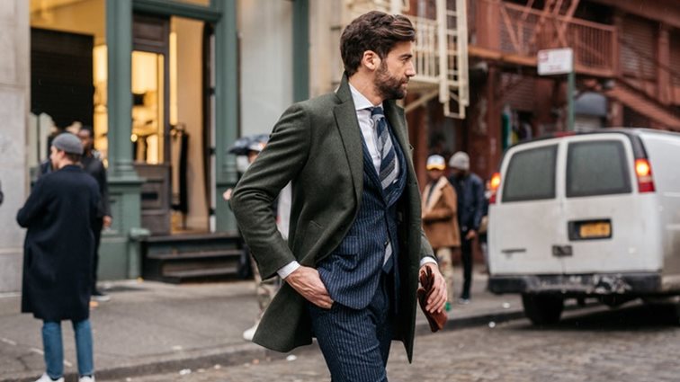 Πώς να φορέσεις τις ρίγες χωρίς να θυμίζεις μαφιόζο;
: Αυτός είναι ο τρόπος να τις εντάξεις στην γκαρνταρόμπα σου!
