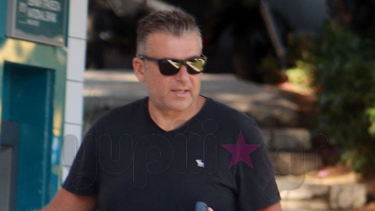 Γιώργος Λιάγκας: Με τους γιους του στη Βουλιαγμένη | Τα καλοκαιρινά στιγμιότυπα μέσα στον χειμώνα!