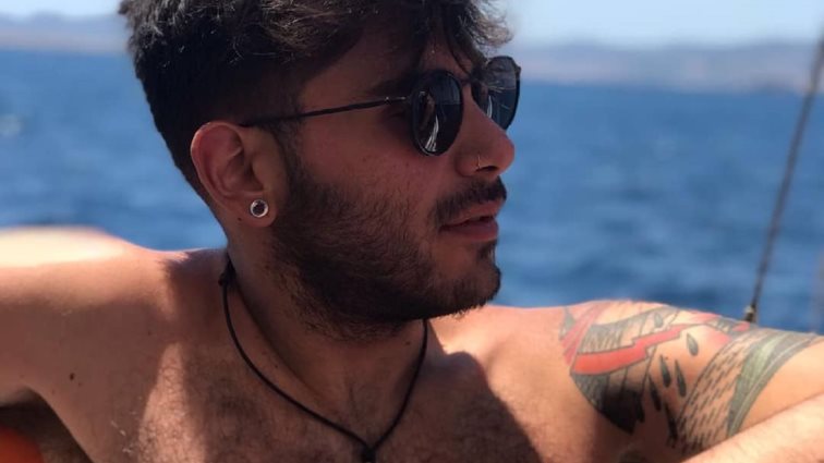 Μανώλης Σαρρής: Δείτε τον νέο Έλληνα MasterChef μόνο με το μαγιό του!