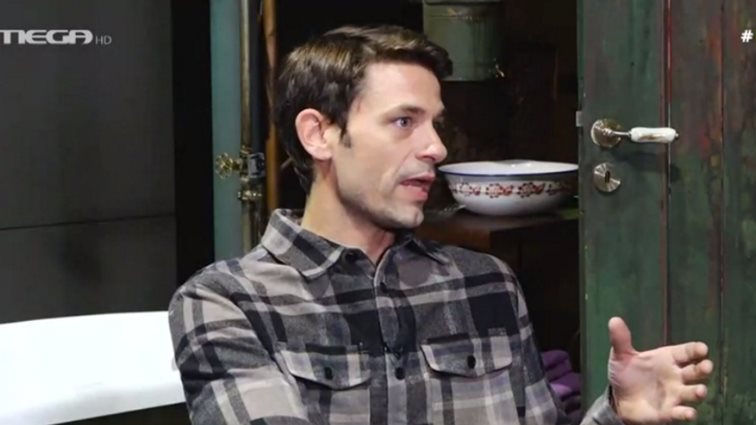 Το σχόλιο του Αποστόλη Τότσικα για όσους ασχολούνται με τη διαφορά ηλικίας: "Το θεωρώ βλαχιά"