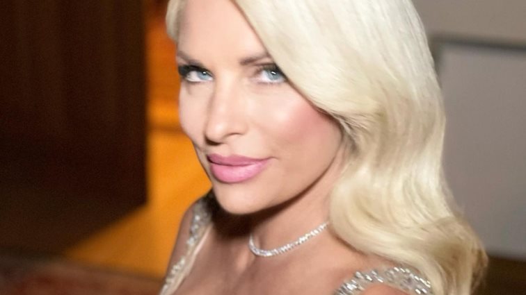 Εκθαμβωτική η Ελένη Μενεγάκη στο Island! Οι φωτογραφίες με Μπεκατώρου, Μπόσνιακ, Παπακαλιάτη και Κοκκίνου