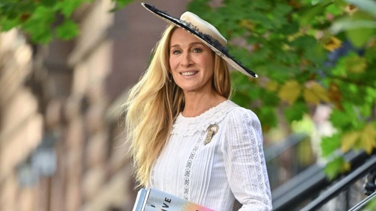 Τα θηλυκά ψηλοτάκουνα πέδιλα από τη Zara, που θα λάτρευε η Carrie Bradshaw είναι σε έκπτωση