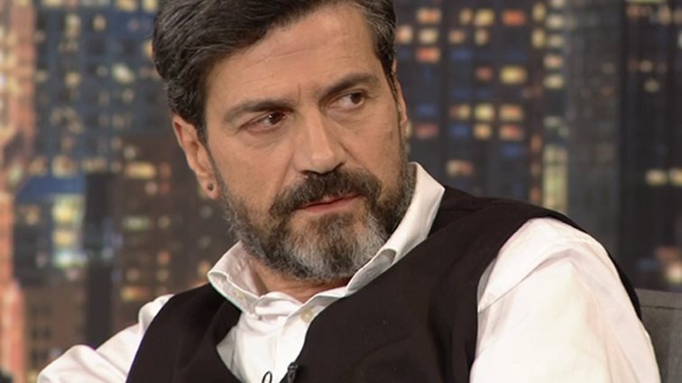Κώστας Φαλελάκης
: Η αποκάλυψη για τη μητέρα του: «Ήταν ψυχασθενής, μπαινόβγαινε στα ψυχιατρεία. Η αδελφή μου ακολούθησε τον δρόμο της»