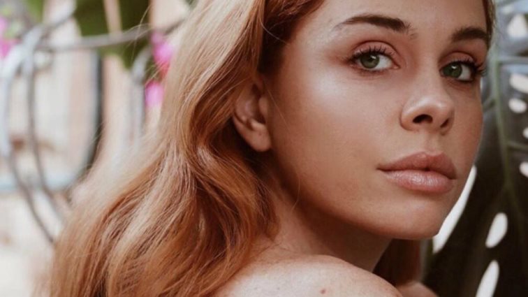 Η Ασημίνα Χαρίτου ποζάρει με τον νέο της σύντροφο