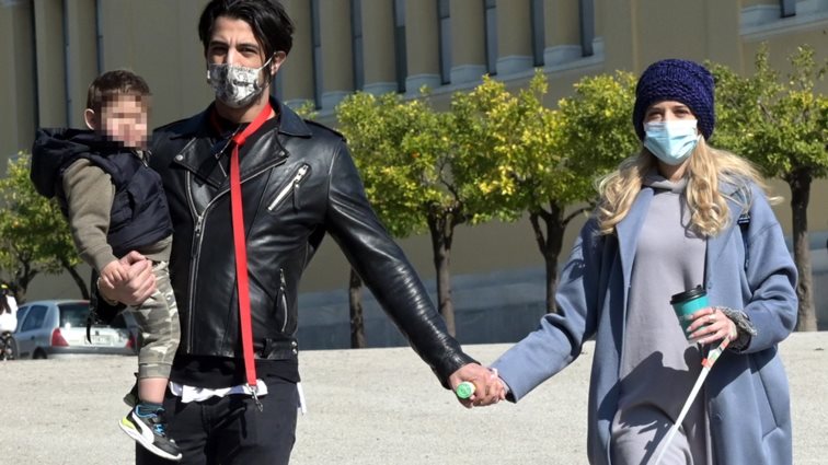 Η Τζένη Θεωνά με τον Δήμο Αναστασιάδη και τον γιο τους σε οικογενειακές στιγμές