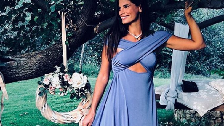 Χριστίνα Μπόμπα: Η ιδιαίτερη ιστορία πίσω από τον γάμο της με τον Σάκη Τανιμανίδη στη Σίφνο